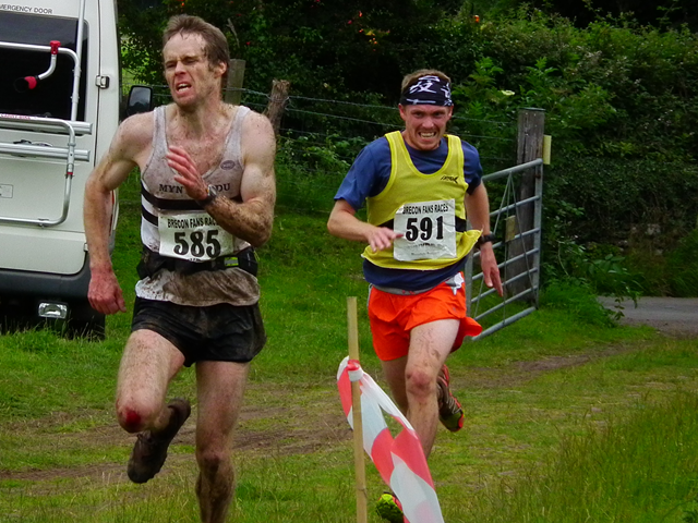 Harry Matthews and Pete Ryder sprinting for the line